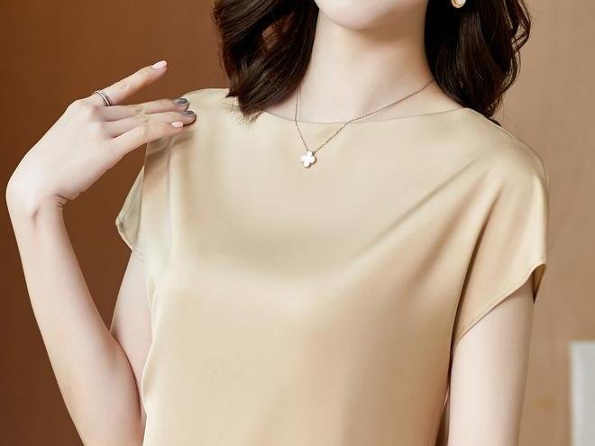 T-shirts d'été en soie pour femmes, Tops en Satin Vintage à manches courtes, mode coréenne pour femmes, chemises de bureau amples