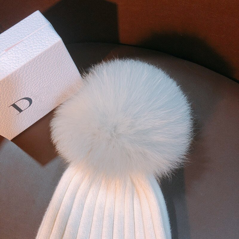 Bonnets en coton tricoté avec lettre M en fourrure de renard pour femme, bonnet d'hiver à pompon, chaud, blanc élastique