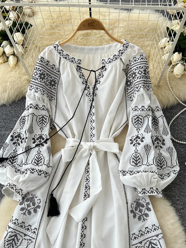 Bohemian Retro Ethnic Style Dress Women's New Spring Autumn Embroidered Lace Up Lantern Sleeves Waist Cinching Long Dress A155
