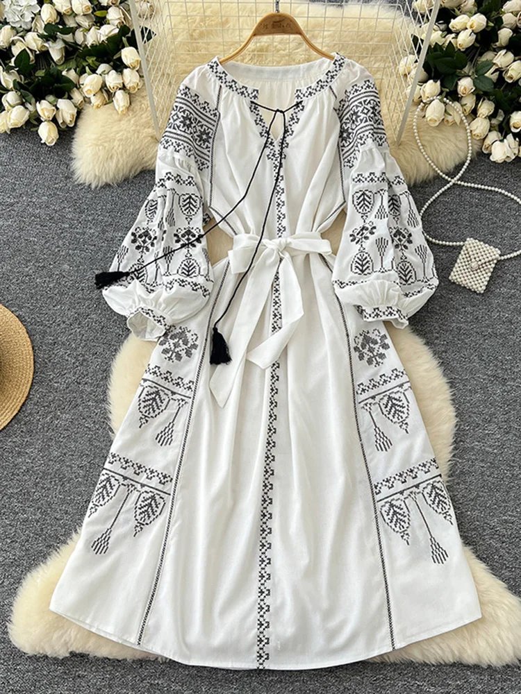 Bohemian Retro Ethnic Style Dress Women's New Spring Autumn Embroidered Lace Up Lantern Sleeves Waist Cinching Long Dress A155