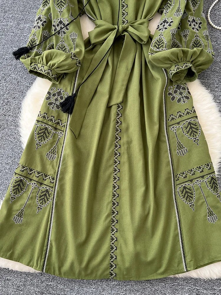 Bohemian Retro Ethnic Style Dress Women's New Spring Autumn Embroidered Lace Up Lantern Sleeves Waist Cinching Long Dress A155