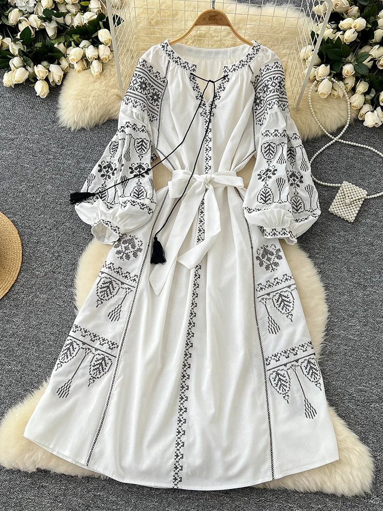 Bohemian Retro Ethnic Style Dress Women's New Spring Autumn Embroidered Lace Up Lantern Sleeves Waist Cinching Long Dress A155