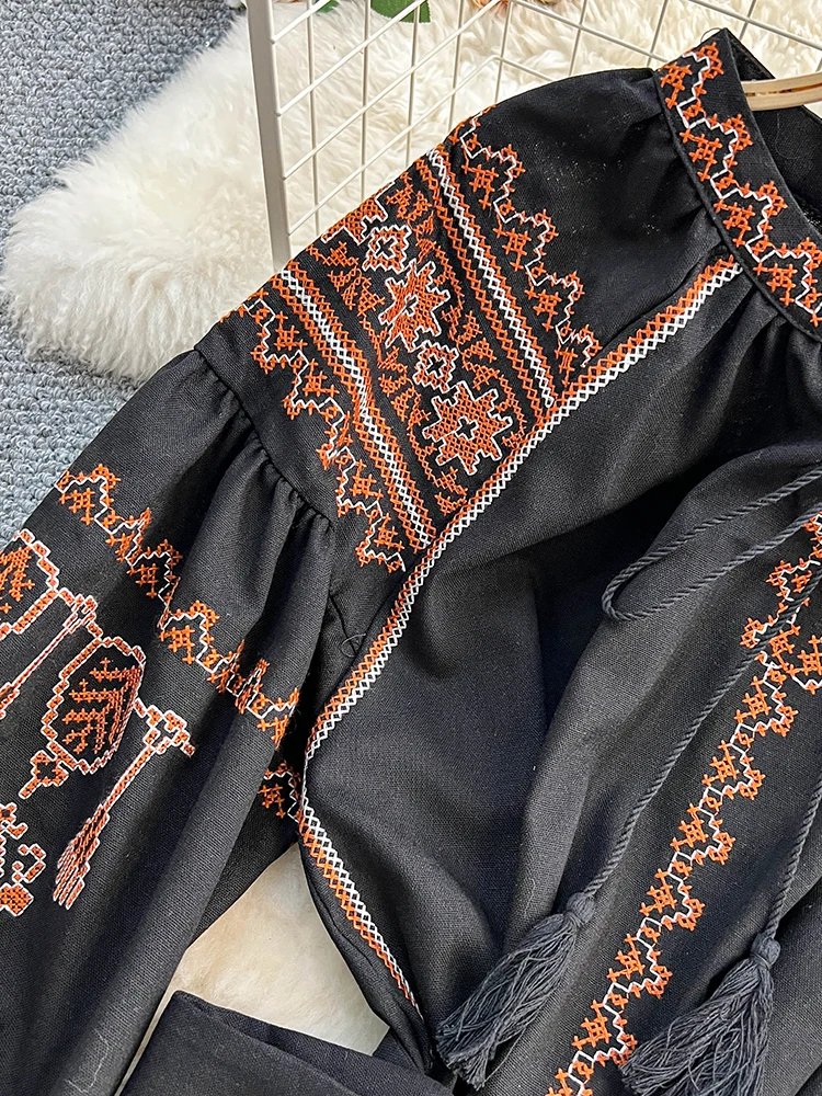 Bohemian Retro Ethnic Style Dress Women's New Spring Autumn Embroidered Lace Up Lantern Sleeves Waist Cinching Long Dress A155