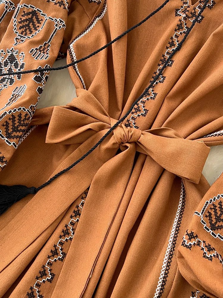 Bohemian Retro Ethnic Style Dress Women's New Spring Autumn Embroidered Lace Up Lantern Sleeves Waist Cinching Long Dress A155